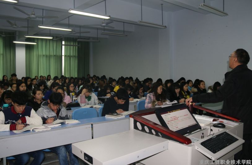 学生处组织检查新学期学生学习生活秩序