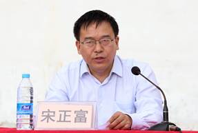 学院隆重举行2016级新生军训汇报表演暨表彰总结大会