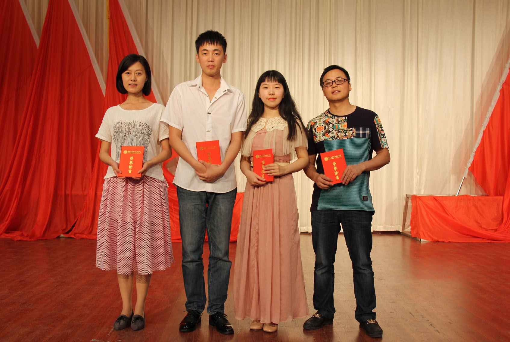 学院举行第四届校园歌手大赛
