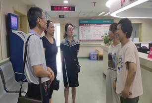 学院看望慰问家庭经济困难学生