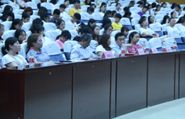 学院召开优秀校友报告会