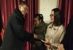学院慰问春节期间留校家庭经济困难学生