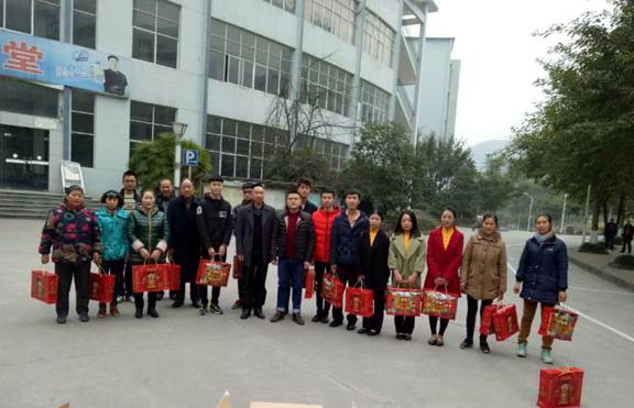 学院慰问2017年春节期间留校学生