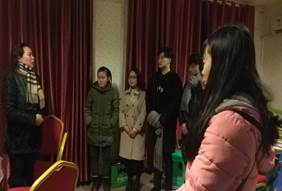 学院慰问春节期间留校家庭经济困难学生